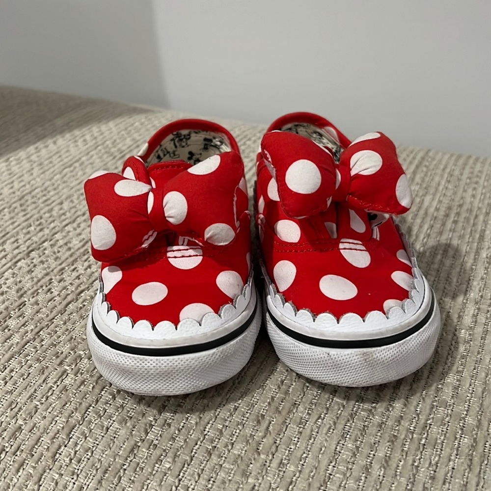 Official Disney Minnie Mouse toddler vans